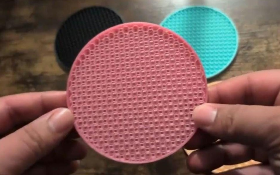 3D Printed Honeycomb Coasters – PLA/PETG Round Drink Mats – Durable Heat Resistant Table Protection