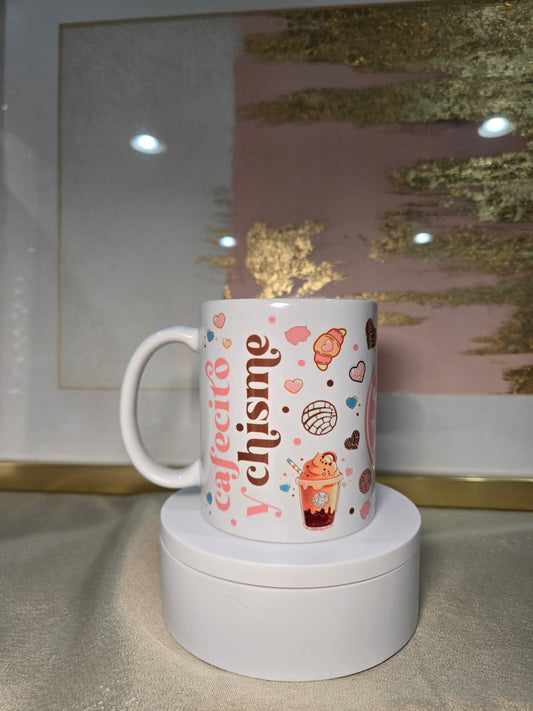 Taza de "Cafecito y Chisme" – 11 oz / 15 oz