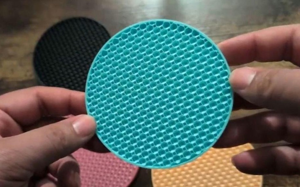 3D Printed Honeycomb Coasters – PLA/PETG Round Drink Mats – Durable Heat Resistant Table Protection